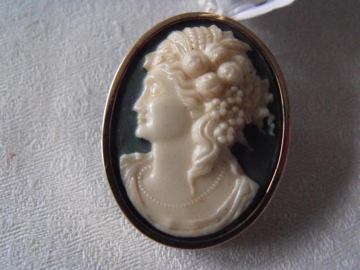 Gouden broche / hanger porseleinen camee met vrouwenportret, Sieraden, Tassen en Uiterlijk, Kettinghangers, Zo goed als nieuw