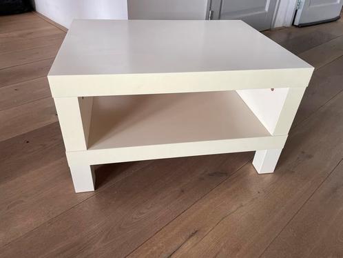Gratis ophalen in Amsterdam: IKEA bijzet-/salontafel (wit), Huis en Inrichting, Tafels | Salontafels, Gebruikt, Minder dan 50 cm