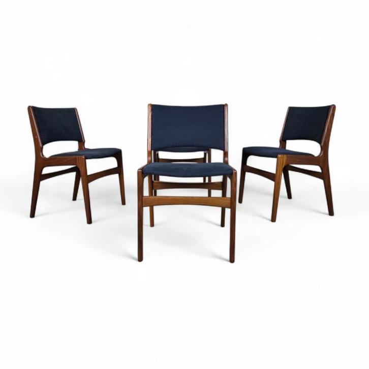 Erik Buch vintage jaren 60 Deense stoel gerestaureerd teak, Huis en Inrichting, Stoelen, Gebruikt, Vier, Hout, Stof, Blauw, Ophalen