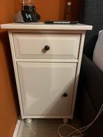 Te koop 2 witte hemnes ikea nachtkastjes, Ophalen, Gebruikt, 55 tot 70 cm