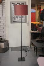 Mooie vloerlamp metaal zwart lampenkap velvet oud-roze