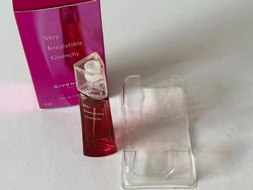 Givenchy Very Irresistible 4ml  Parfum minuatuur beschikbaar voor biedingen