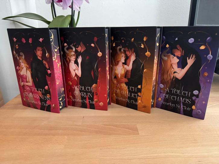 A Touch of Darkness Serie - Fairyloot Editie, Boeken, Romans, Zo goed als nieuw, Wereld overig, Ophalen of Verzenden