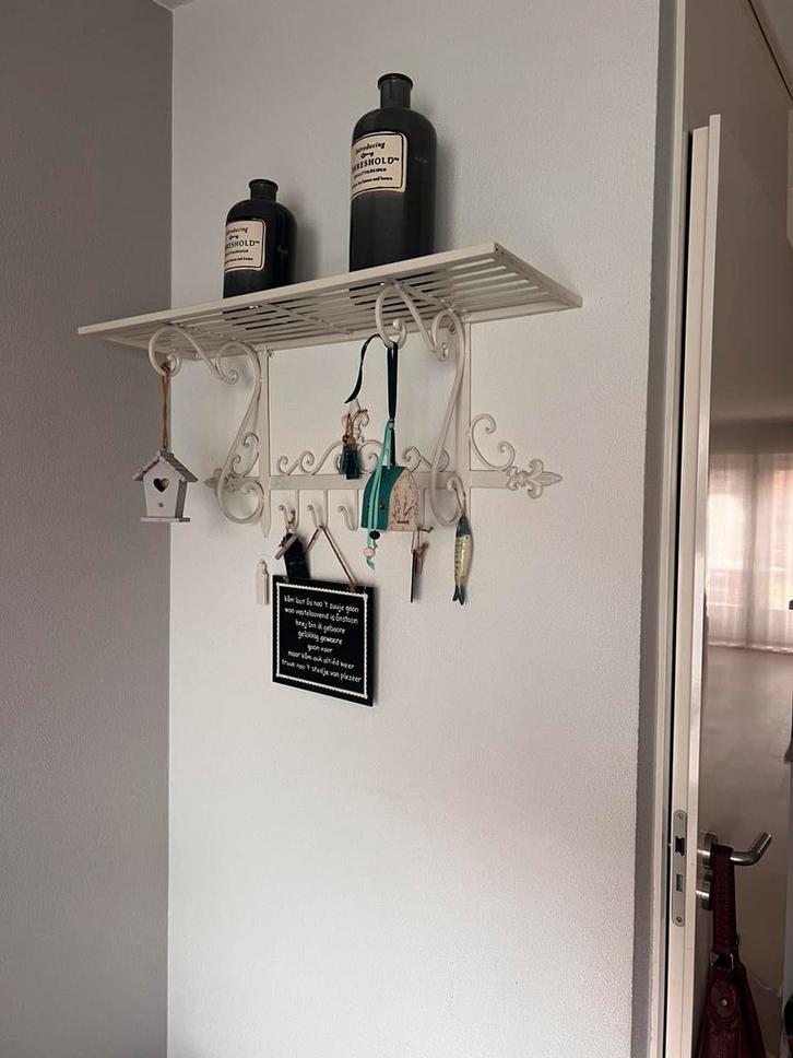 Landelijk wandrek met haken – Claire & Eef, Huis en Inrichting, Woonaccessoires | Wandplanken en Boekenplanken, Zo goed als nieuw