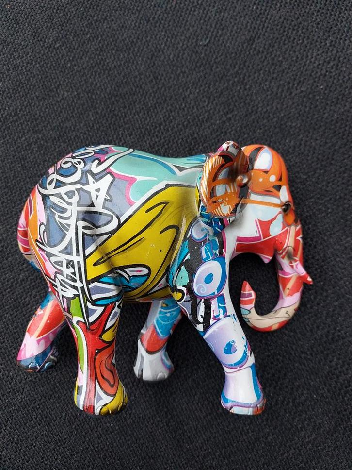 Kleurrijk Graffiti Olifantenbeeld 17 cm hoogte 15 cm ongev., Huis en Inrichting, Woonaccessoires | Overige, Zo goed als nieuw