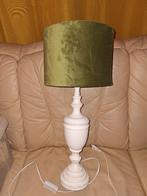 witte houten lamp met groene kap, Ophalen, Hout, Neutraal (klassiek of modern), 50 tot 75 cm
