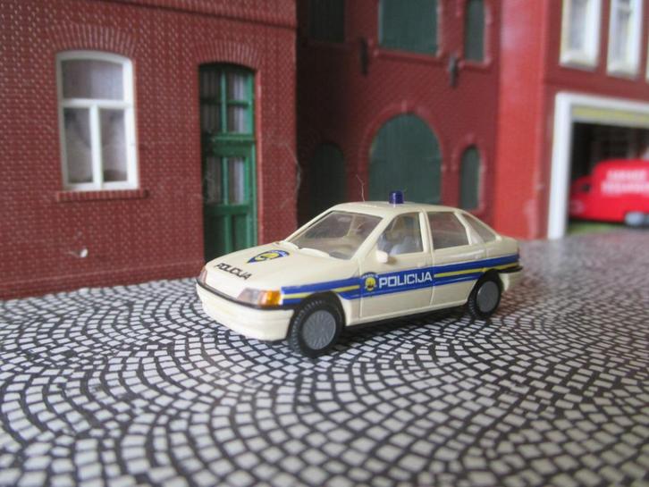 Ford Escort Mk.5 - Praliné POLICIJA Politie Kroatië, Hobby en Vrije tijd, Modelauto's | 1:87, Zo goed als nieuw, Auto, Rietze