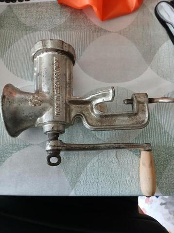 Vintage Vleesmolen| om gehakt te maken werkt nog perfect beschikbaar voor biedingen