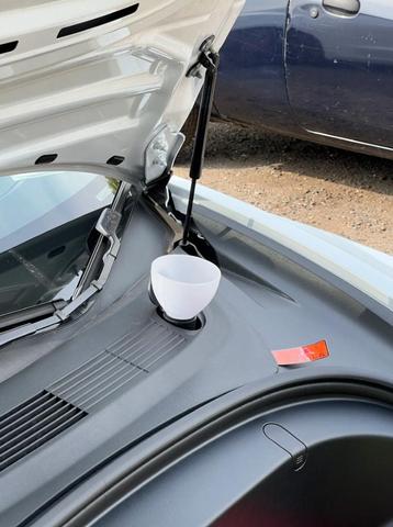 Trechter voor Tesla– Ideaal voor bijvullen vloeistoffen beschikbaar voor biedingen