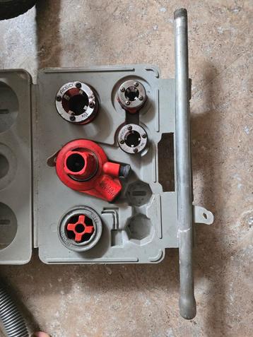 ridgid 200 draadsnijmachine snijdoppen zet ijzer beschikbaar voor biedingen