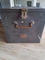Metalen Opbergkist met Klep, Antiek en Kunst, Antiek | Overige Antiek, Ophalen of Verzenden