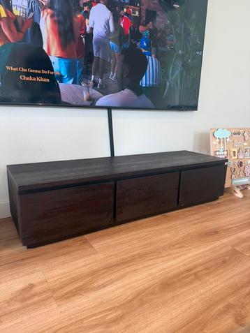 Tikamoon tv-meubel Eva- mahonie, 135 cm – elegant & duurzaam beschikbaar voor biedingen
