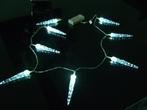 2 kerstsnoeren op batterij 1ijspegels en 1 met sterren, Ophalen of Verzenden, Zo goed als nieuw