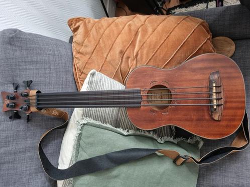 Ortega Lizard Ukulele fretless bas, Muziek en Instrumenten, Snaarinstrumenten | Gitaren | Bas, Zo goed als nieuw, Ophalen