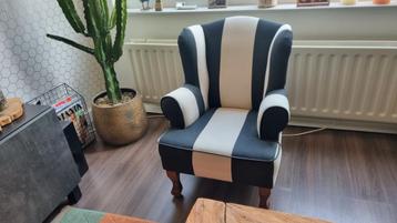 Zwart/witte kinder fauteuil  beschikbaar voor biedingen