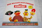 Sesamstraat – Hoor Wie Klopt Daar Kinderen LP Vinyl, Cd's en Dvd's, Vinyl | Kinderen en Jeugd, Ophalen of Verzenden, Gebruikt