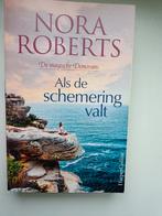 Nora Roberts – De magische Donovans – Als de schemering valt, Boeken, Fantasy, Ophalen of Verzenden, Zo goed als nieuw, Nora Roberts