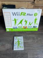 Wii fit plus met bord, Spelcomputers en Games, Spelcomputers | Nintendo Wii, Ophalen of Verzenden, Zo goed als nieuw, Zonder controller