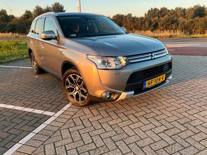 Mitsubishi Outlander 2.0 Phev 4WD CVT 5P 2015 Grijs, Auto's, Mitsubishi, Particulier, Outlander, Hybride Elektrisch/Benzine, Plug-in hybride