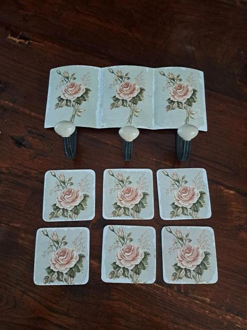 Wandrek handdoekenrek 3 haken en 6 onderzetters shabby chic, Huis en Inrichting, Woonaccessoires | Onderzetters, Zo goed als nieuw