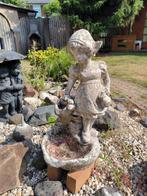 Leuk Tuinbeeld / waterpartij Boerenmeisje 60 cm, Ophalen, Gebruikt, Beton, Waterornament