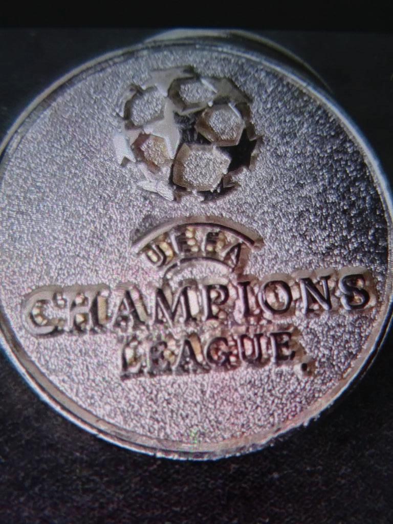 vintage voetbal pin UEFA Champions League verzilverd, Verzamelen, Speldjes, Pins en Buttons, Ophalen of Verzenden, Zo goed als nieuw