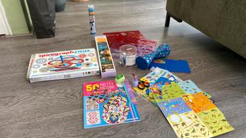 Tas vol met knutselspullen oa spirograph cyclex beschikbaar voor biedingen