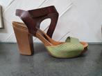 Groene/bruine leren pumps 37. Yokono., Kleding | Dames, Schoenen, Pumps, Ophalen of Verzenden, Zo goed als nieuw, Groen