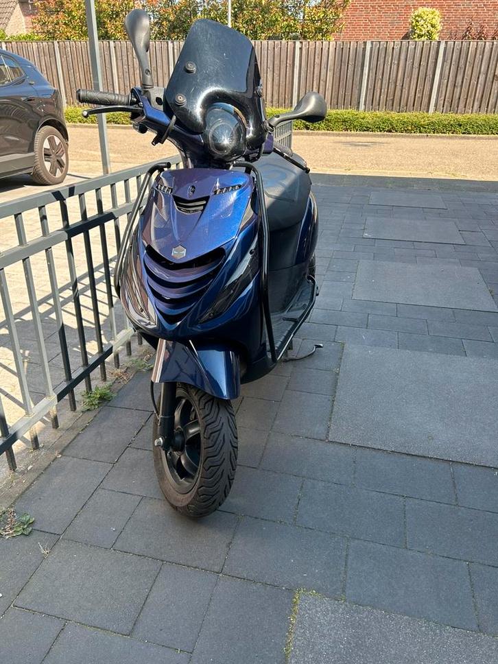 Zip 80cc, Fietsen en Brommers, Scooters | Piaggio, Zo goed als nieuw, Zip, Ophalen
