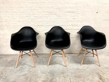 3x Eames-stijl DAW stoelen -zwart met kussens  beschikbaar voor biedingen