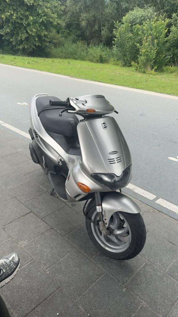 gilera runner 70cc sd 2005, Fietsen en Brommers, Scooters | Piaggio, Zo goed als nieuw, Overige modellen, Benzine, Ophalen