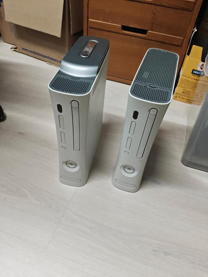 DEFECT 2x Xbox 360, Spelcomputers en Games, Spelcomputers | Xbox 360, Zo goed als nieuw, 250 GB, Zonder controller, Ophalen of Verzenden