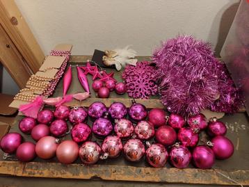 39 roze kerstballen set met slingers en ornamenten beschikbaar voor biedingen