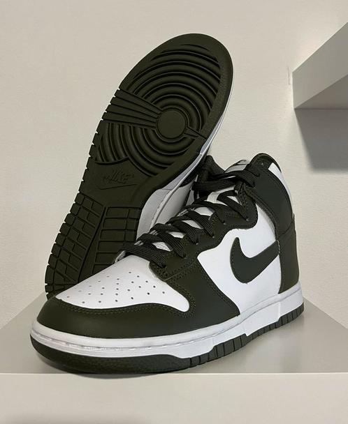 Dunk High Cargo Khaki, maat 42, Kleding | Heren, Schoenen, Nieuw, Sneakers of Gympen, Overige kleuren, Ophalen of Verzenden