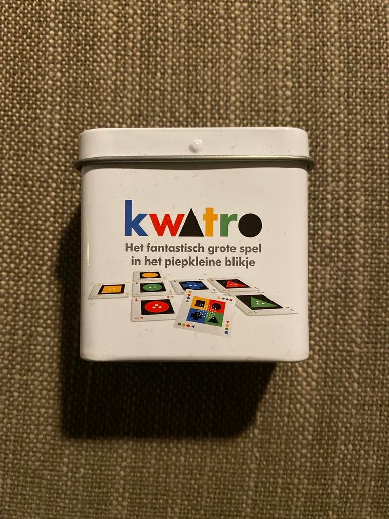 Kwatro - Het fantastisch grote spel in blik!, Een of twee spelers, Ophalen of Verzenden, Zo goed als nieuw