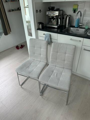 Eetkamerstoelen beschikbaar voor biedingen