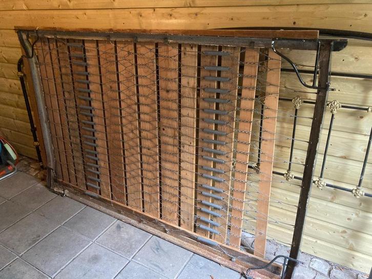 Vintage spijltjes bed (twijfelaar) – 120x190 cm, Huis en Inrichting, Slaapkamer | Bedden, Gebruikt, Twijfelaar, 120 cm, 190 cm of minder