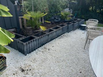 Betonen tuinbakken plantenbakken 13 stuks border blokken.  beschikbaar voor biedingen