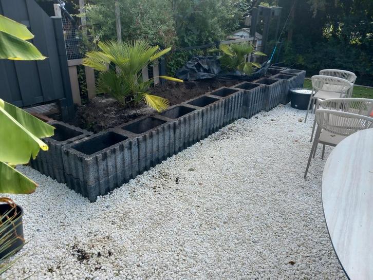 Betonen tuinbakken plantenbakken 13 stuks border blokken., Tuin en Terras, Bielzen en Borders, Zo goed als nieuw, Minder dan 25 cm