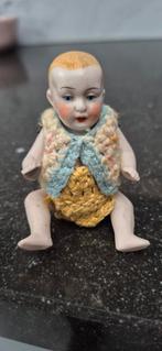 Antiek porseleinen popje 9.5 cm, Ophalen of Verzenden