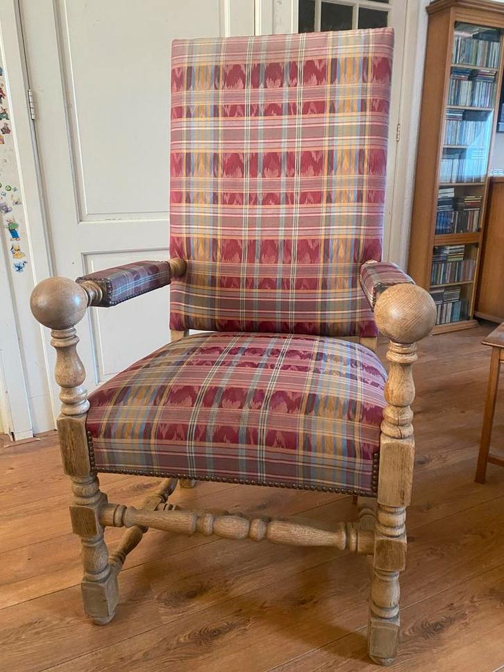 Klassieke fauteuil met geruite bekleding, Antiek en Kunst, Antiek | Meubels | Stoelen en Banken, Ophalen