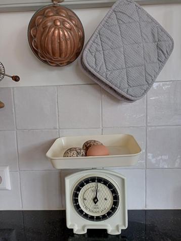 huishoudweegschaal jaren 60 vintage emaille beschikbaar voor biedingen