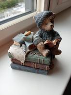 Lezende teddybeer beeldje, Antiek en Kunst, Ophalen of Verzenden