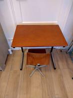 Oud school bureau met stoeltje, Huis en Inrichting, Bureaus, Ophalen of Verzenden, In hoogte verstelbaar, Zo goed als nieuw, Bureau
