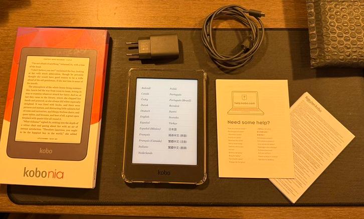Kobo Nia e-reader zwart | beschermhoes – compleet in doos, Computers en Software, E-readers, Gebruikt, 6 inch of minder, 8 GB