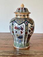 Dekselvaas / urn - Petrus Regout / de Sphinx, Antiek en Kunst, Ophalen of Verzenden