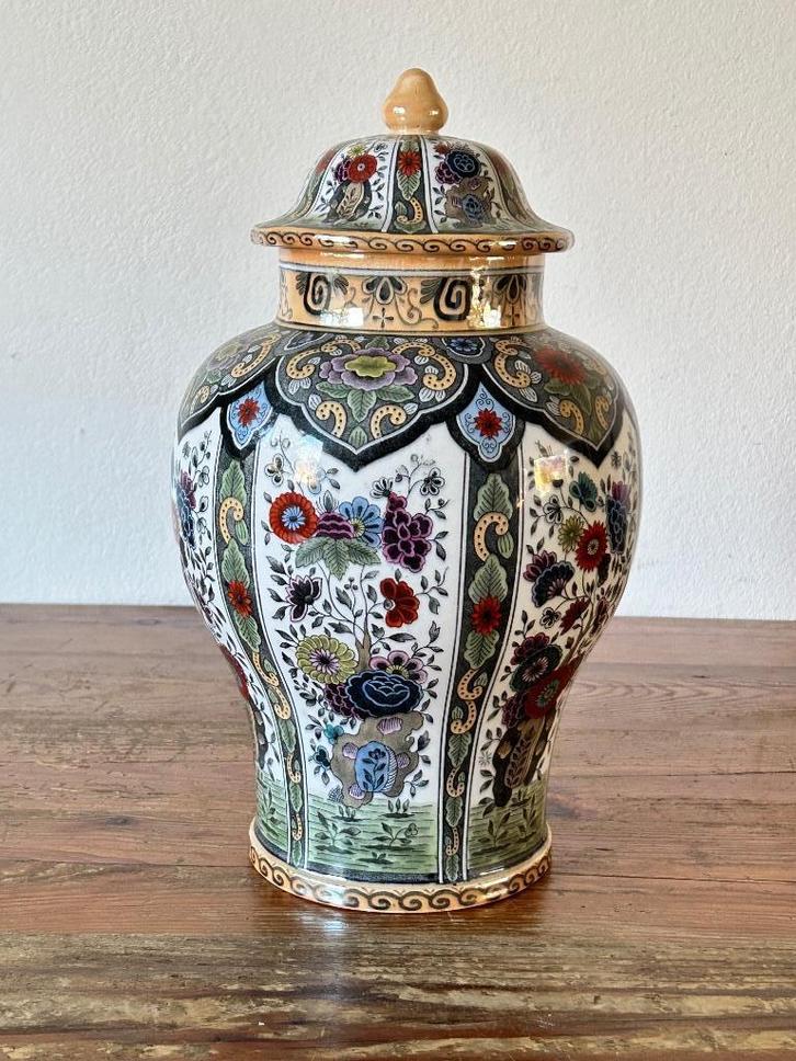 Dekselvaas / urn - Petrus Regout / de Sphinx, Antiek en Kunst, Antiek | Vazen, Ophalen of Verzenden