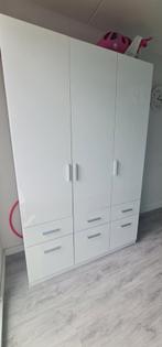Hoogglans witte kledingkast (135x210x55 cm), Ophalen