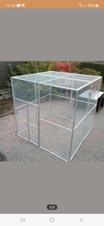 Ruime aluminium voliere met gaasmaat 2.5 x 2.5  beschikbaar voor biedingen