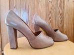 Fred de la Bretoniere taupe leren peeptoe pumps mt 37 zgan, Pumps, Fred de la Bretoniere, Overige kleuren, Ophalen of Verzenden
